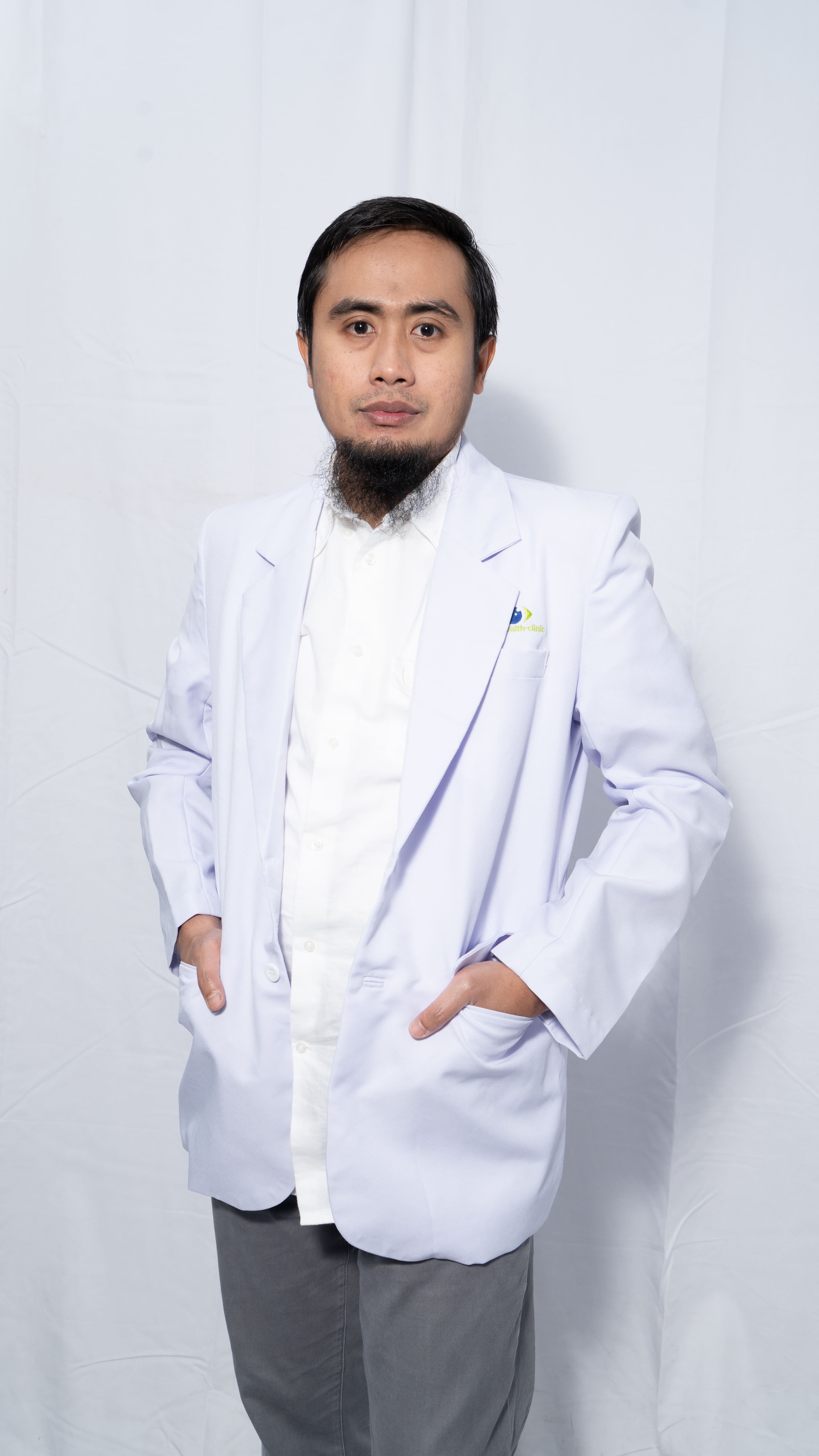 dr Rio Rhendy, Sp.M (K), FAEH (Cornea)